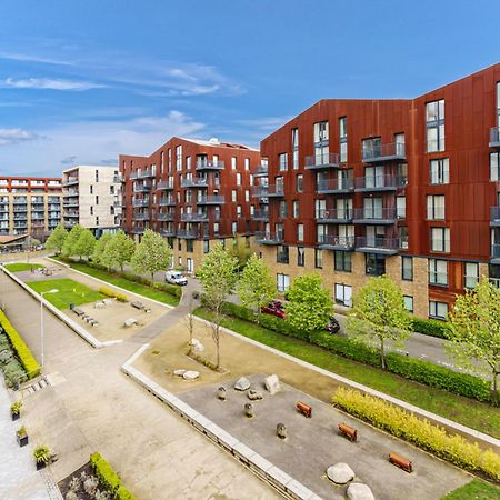 Stylish Surrey Quays Apartment - 10 Mins From Station Londra Dış mekan fotoğraf